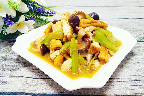 香菇西芹炒油豆腐的做法图解7
