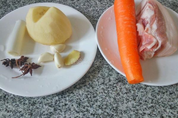 胡萝卜土豆炖肉的做法图解1