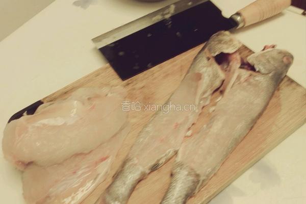 菌菇鱼片虾丸生滚粥的做法图解2
