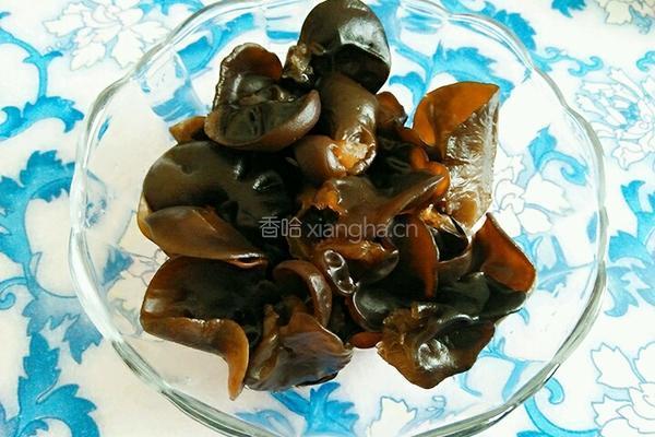 木耳芸豆炒火腿肠的做法图解3