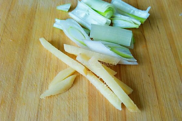 木耳芸豆炒火腿肠的做法图解4