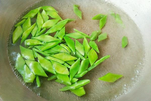 木耳芸豆炒火腿肠的做法图解5
