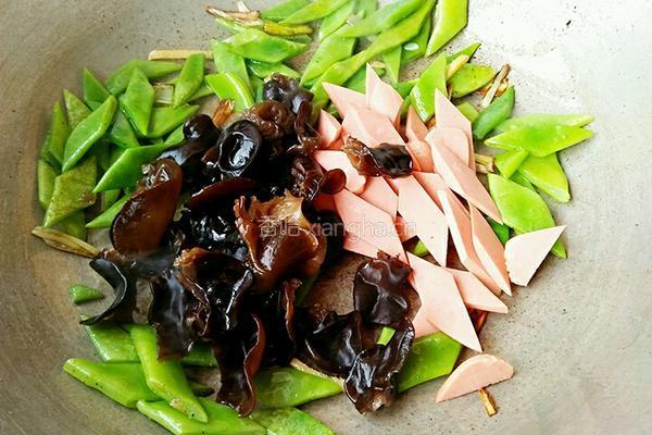 木耳芸豆炒火腿肠的做法图解9