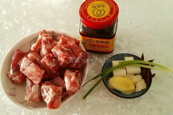 腐乳炖排骨的做法图解1