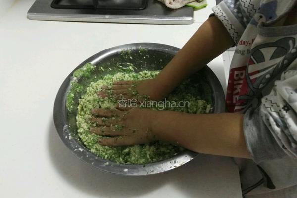 芹香豆腐丸子的做法图解6
