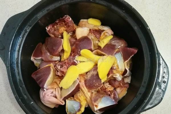 鸭胗炖鸭肉的做法图解2