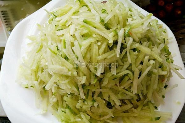 青萝卜肉包子馅的做法图解4