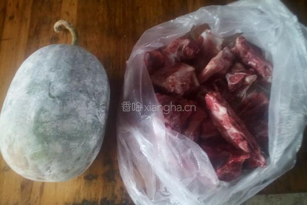 冬瓜骨头汤的做法图解1