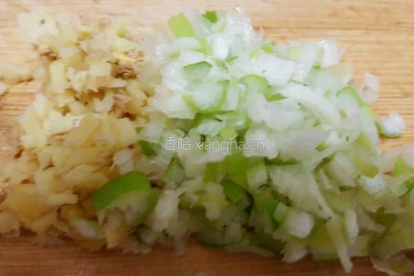 猪肉虾仁韭菜水饺的做法图解3