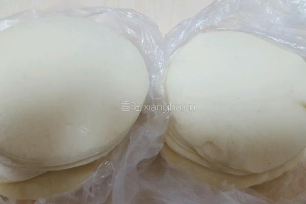 猪肉虾仁韭菜水饺的做法图解7