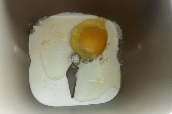 淡奶油龙猫挤挤面包的做法图解1