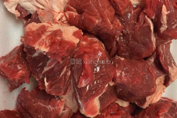 慢炖牛肉汤的做法图解1