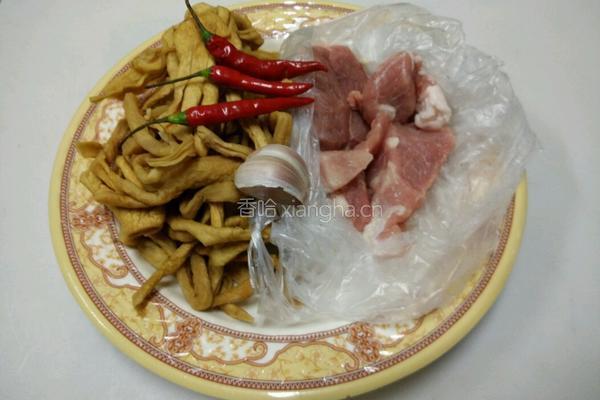 萝卜干炒肉片的做法图解1