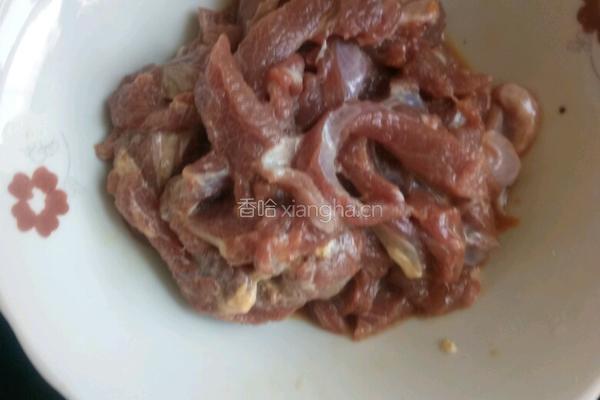 青椒炒牛肉的做法图解1