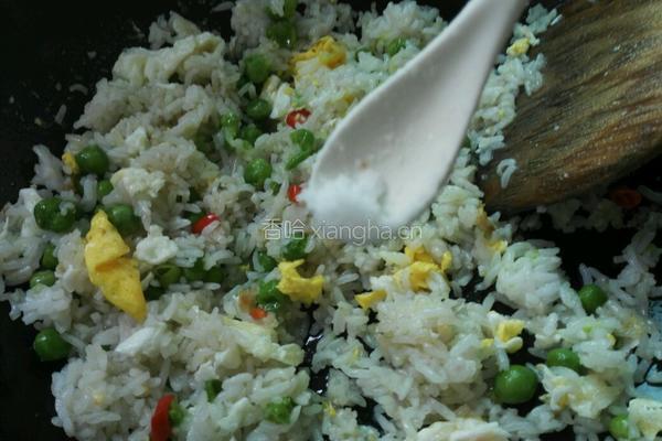 豌豆鸡蛋炒饭的做法图解9