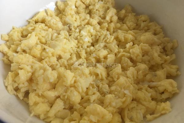 韭菜鸡蛋饺子陷的做法图解3