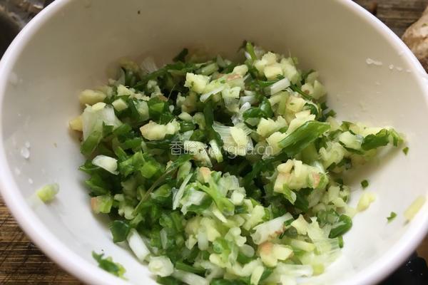 韭菜鸡蛋饺子陷的做法图解5