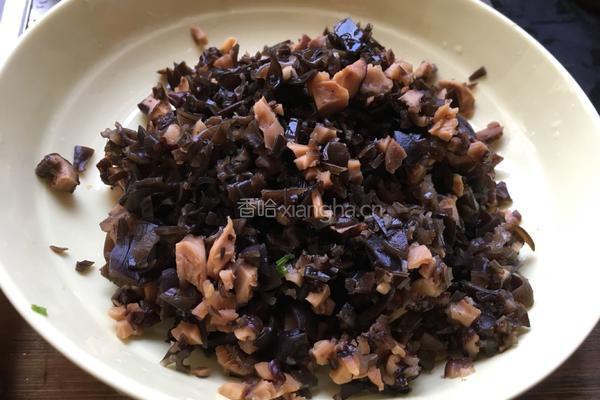 香菇木耳猪肉小笼包的做法图解1