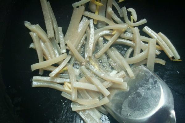 青椒炒肉皮的做法图解5