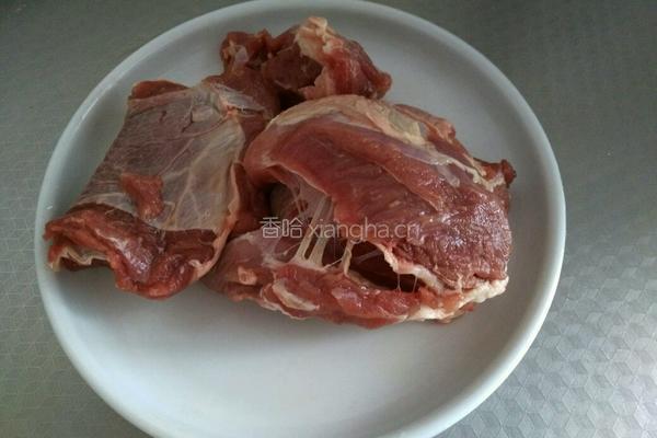 铁锅干巴孜然羊肉的做法图解1