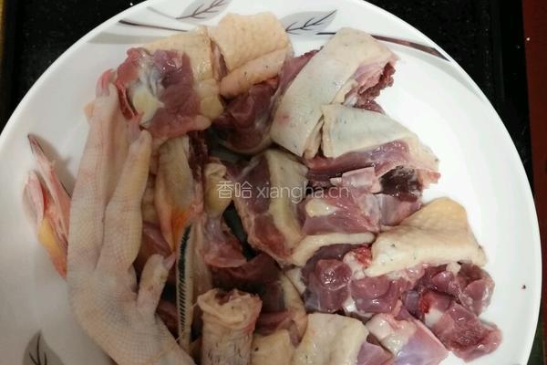 鸭肉焖土豆（微辣）的做法图解1