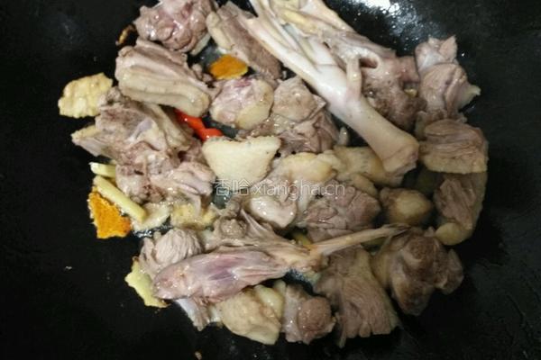 鸭肉焖土豆（微辣）的做法图解3