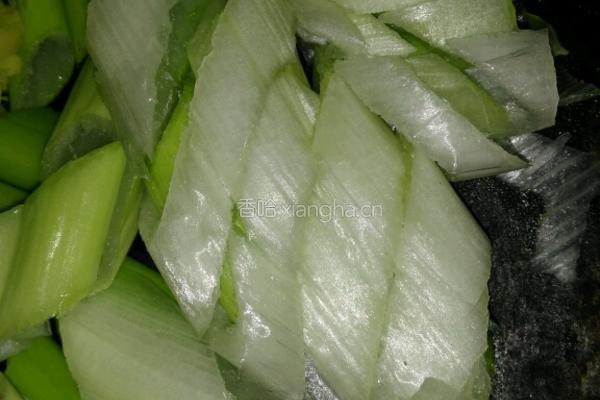 杏鲍菇炒青椒的做法图解3