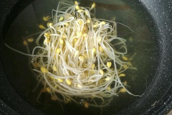 凉拌豆芽的做法图解1