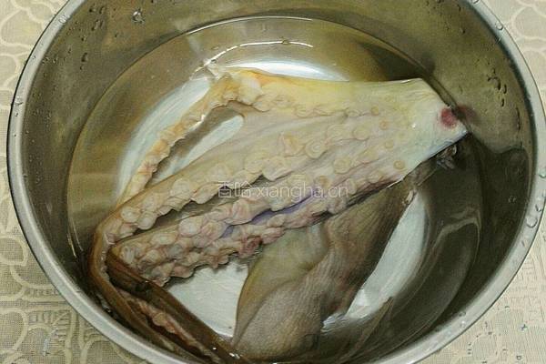 莲藕马蹄排骨汤的做法图解1