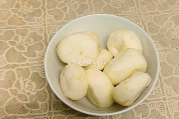 莲藕马蹄排骨汤的做法图解4
