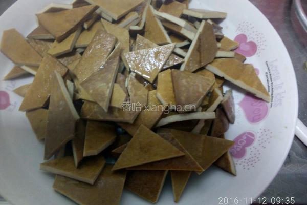 青椒炒香干的做法图解2