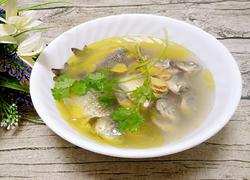 鲫鱼炖茶油