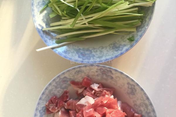 猪肉蒜苗饺子的做法图解4