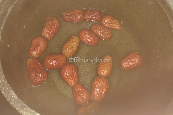 黑木耳红枣汤的做法图解4