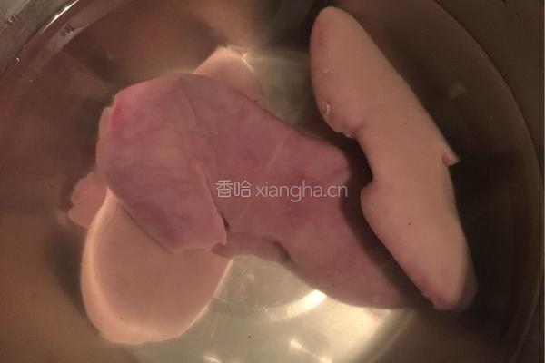 香芹炒腰花的做法图解1