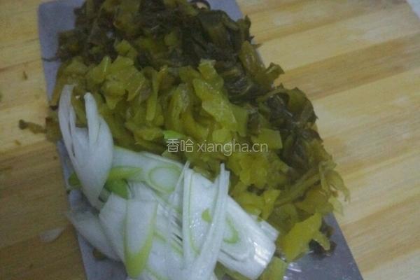 酸菜土豆粉的做法图解1