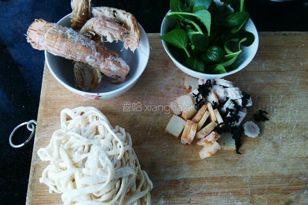 砂锅海鲜鸡蛋面的做法图解1