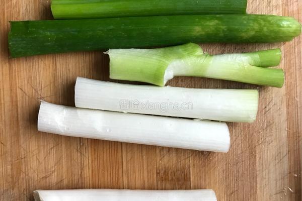 莲藕炖鸡腿的做法图解4