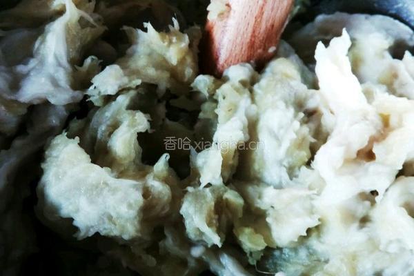 芋头地瓜芝麻丸的做法图解2