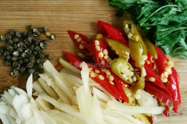 泡椒炒猫豆的做法图解4