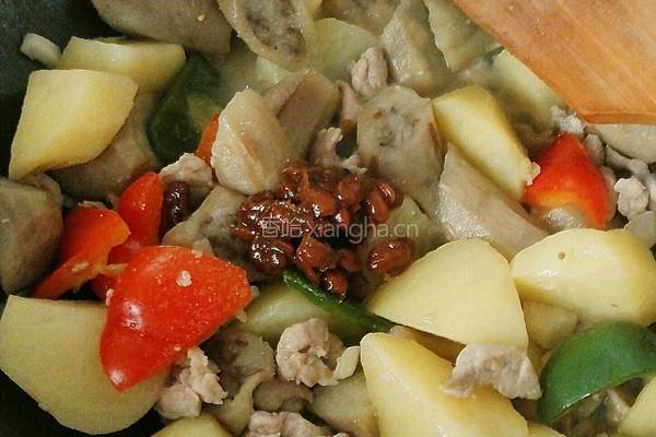 豆酱土豆焖茄子的做法图解11