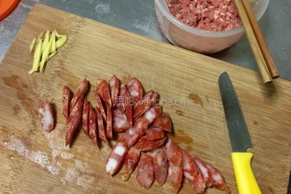 腊肠肉末焗饭的做法图解1