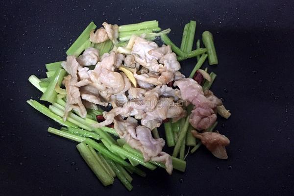芹菜炒肉的做法图解5