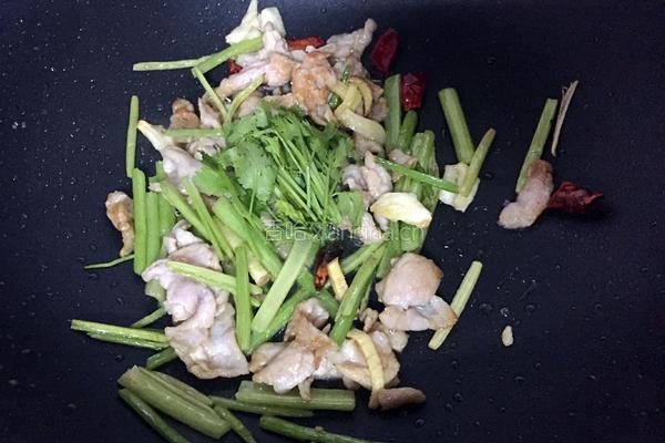 芹菜炒肉的做法图解7