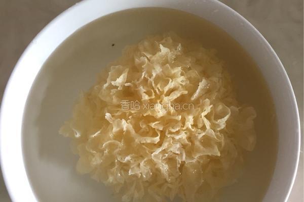 清汤银耳的做法图解2