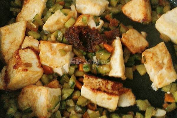 沙茶酱豆腐炒青瓜粒的做法图解6