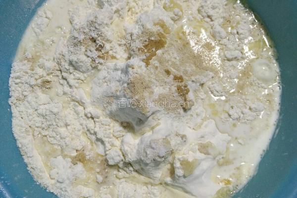 培根大虾披萨的做法图解1