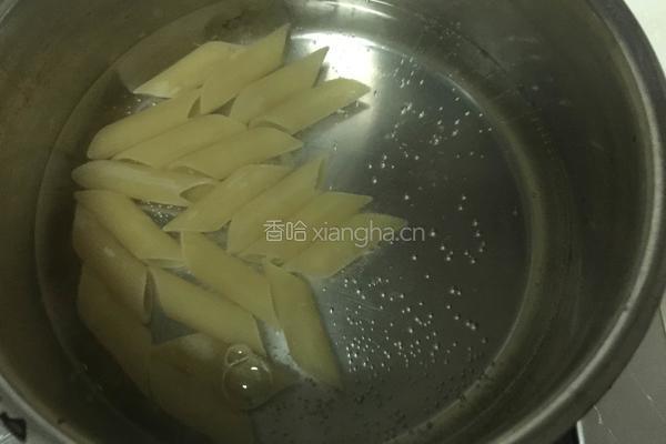 虾仁通心意面的做法图解2