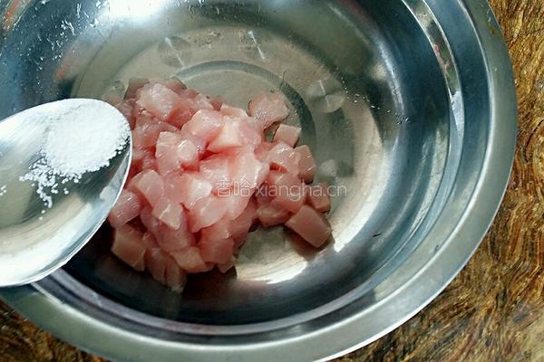 豌豆米炒肉丁的做法图解6