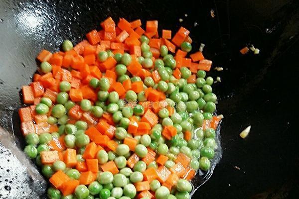 豌豆米炒肉丁的做法图解15